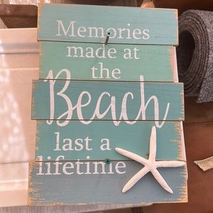 “Host Pick” 🎉🎉🎊🎈”Memories made at the beach last a lifetime”. Distressed.